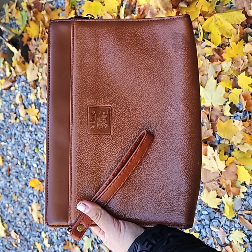 Burberry clutch